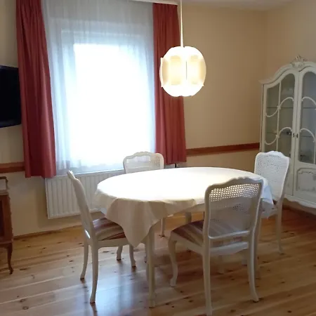 Appartamento Hochparterre Mit Balkon Und Gartenblick - Elisabeth Von Berg *