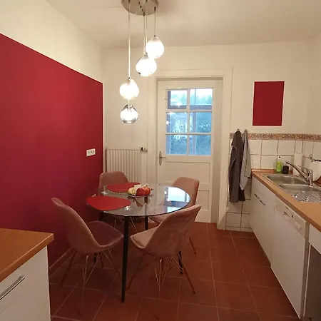 Appartamento Hochparterre Mit Balkon Und Gartenblick - Elisabeth Von Berg