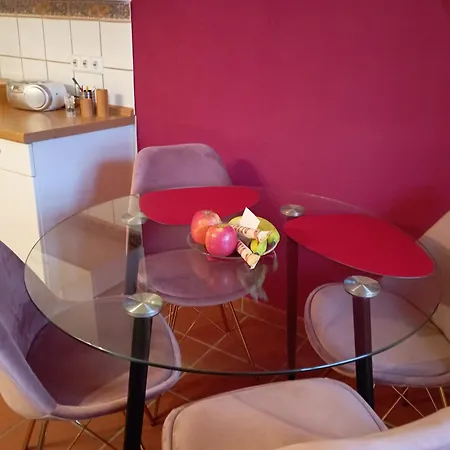 Appartamento Hochparterre Mit Balkon Und Gartenblick - Elisabeth Von Berg *