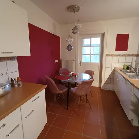 Appartamento Hochparterre Mit Balkon Und Gartenblick - Elisabeth Von Berg